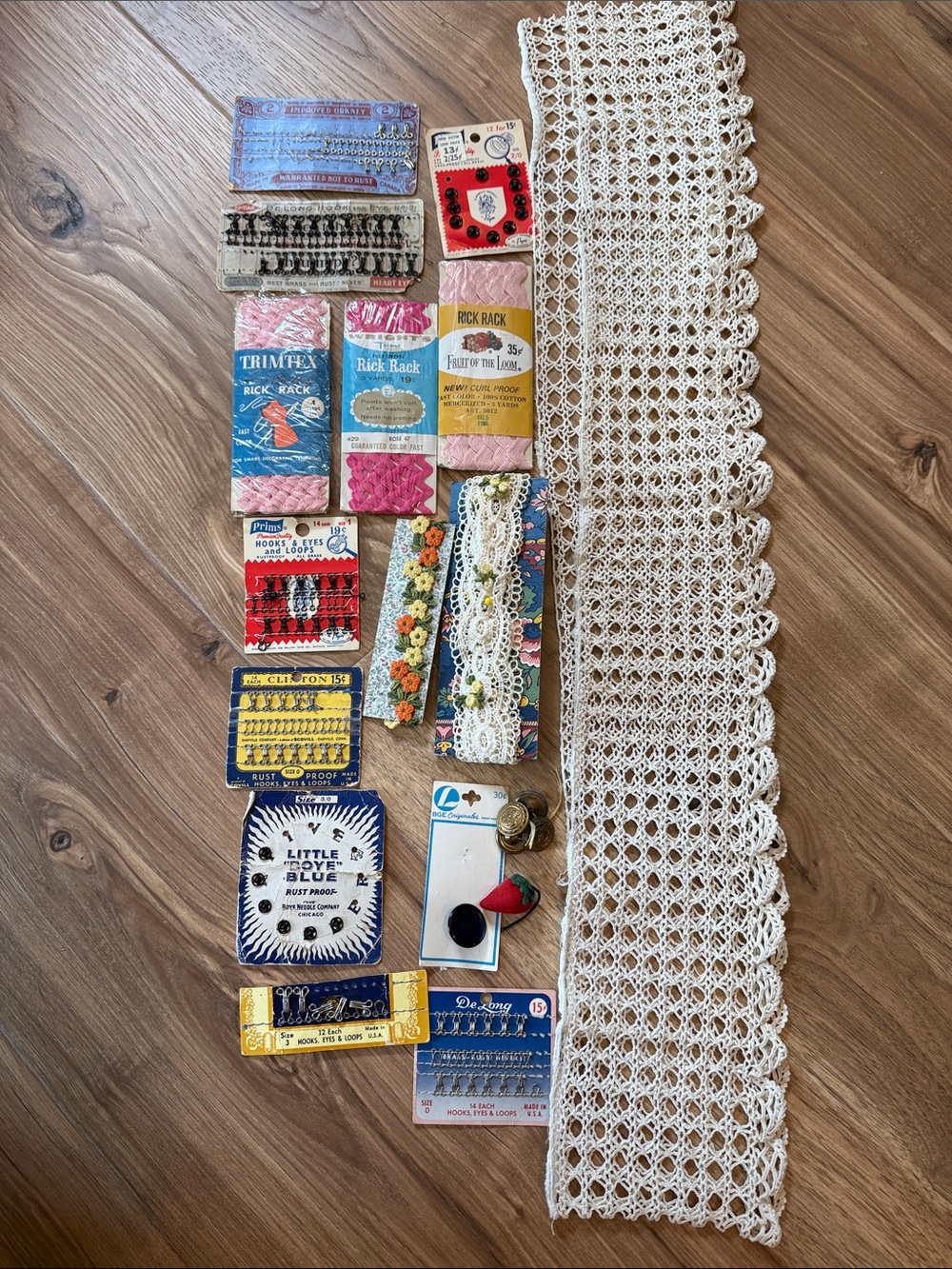 Vintage Sewing Notions Lot